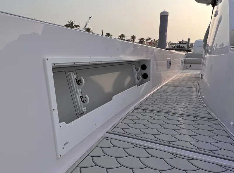A moulded side panel and fitted recess alongside the deck